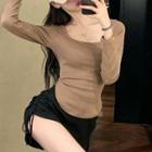 Long-sleeve Scoop Neck T-shirt / Drawstring Hot Pants