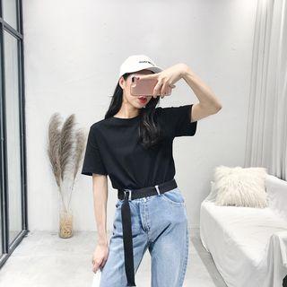 Set: Short-sleeve T-shirt + Ripped Straight-cut Jeans
