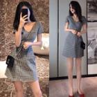 Short-sleeve V-neck Plaid A-line Dress