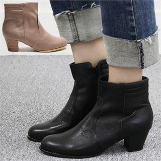 Round-toe Kitten-heel Booties