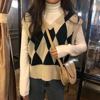 Long-sleeve Turtleneck T-shirt / Argyle Knit Vest