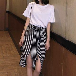 Short-sleeve T-shirt / Mock Two-piece Asymmetric Striped Skirt / Set