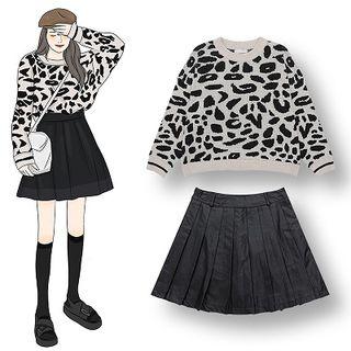 Leopard Print Sweater / Faux Leather Mini Pleated Skirt
