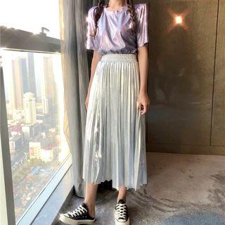 Short-sleeve T-shirt / Pleated Midi Skirt