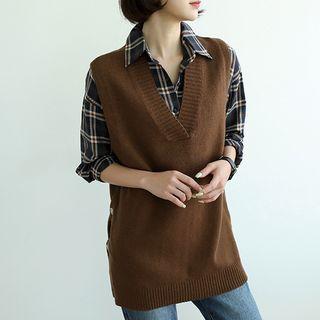 V-neck Button-detail Knit Vest