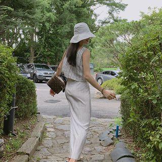 Slit-side Pleated Skirt