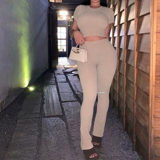 Short-sleeve Crop Top / Skinny Pants