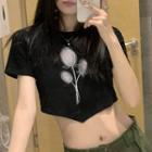 Short-sleeve Rose Print Asymmetrical Hem Crop T-shirt