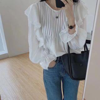 Ruffle Blouse / Straight Leg Cropped Jeans / Set