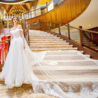 Off-shoulder Flower Wedding Dress With Train