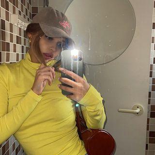 Turtle-neck Vivid-color Top