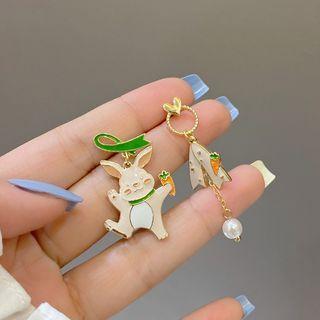 Rabbit Asymmetrical Alloy Dangle Earring 1 Pair - Green & Beige - One Size