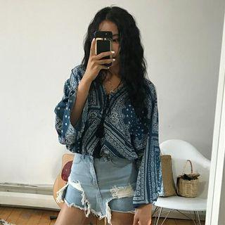 Patterned V-neck Shirt