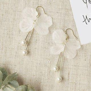 Acrylic Leaf Faux Pearl Fringed Earring A905 - 1 Pair - Petal - White - One Size
