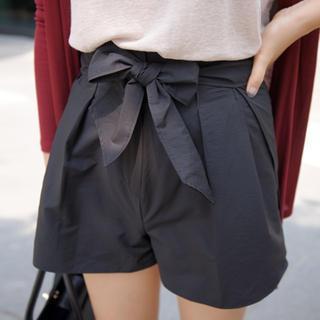 Layered-back Tie-waist Shorts