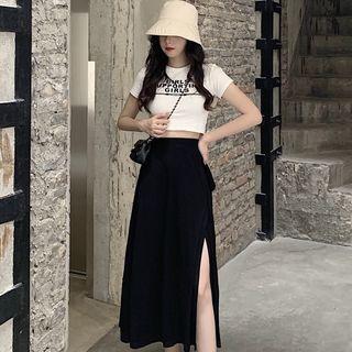 Short-sleeve Lettering Cropped T-shirt / Midi A-line Slit Skirt