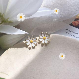 925 Sterling Silver Enamel Daisy Earrings