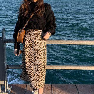 Ruched Cropped Sweater / Leopard Print Midi A-line Skirt