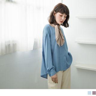 Dip Back V-neck Blouse