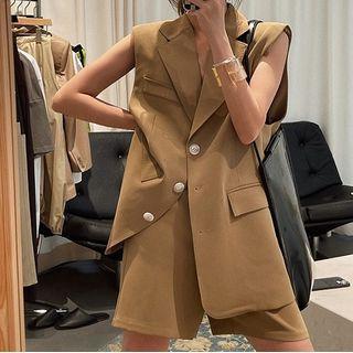 Sleeveless Blazer / High-waist Shorts