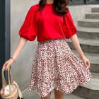 Elbow-sleeve T-shirt / Floral A-line Skirt