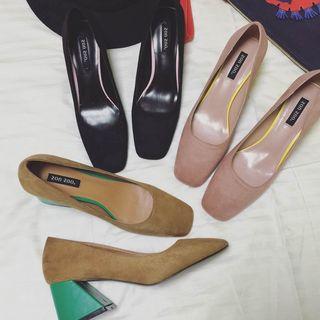 Contrast Heel Pumps