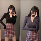 V-neck Long-sleeve T-shirt / Plaid A-line Skirt