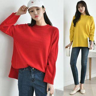 Raglan-sleeve Slit-hem Knit Top