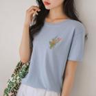 Short-sleeve Flower-embroidered T-shirt