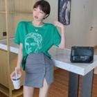 Short-sleeve Print T-shirt / High-waist Button-up Skirt