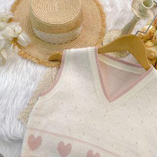 V-neck Heart Print Sweater Vest