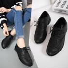 Lace-up Fringed Wingtip Shoes