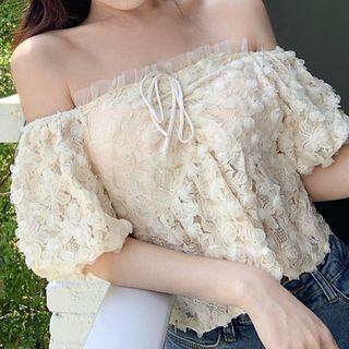 Off-shoulder Floral Lace Crop Top