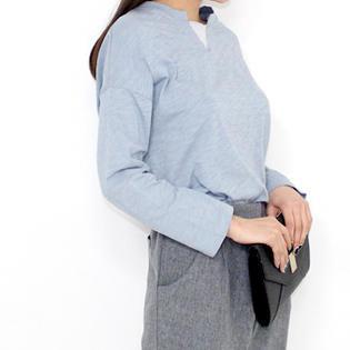 Cutout-neckline Long-sleeve T-shirt