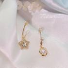 Mismatch Dangle Ear Stud 1 Pair - A390 - Star & Faux Pearl - Gold - One Size
