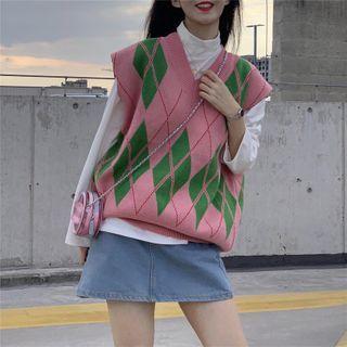 V-neck Argyle Sweater Vest / Plain T-shirt