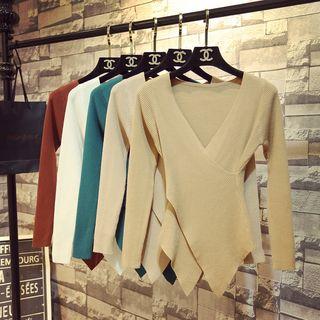 Long-sleeve V-neck Asymmetric Hem Knit Top