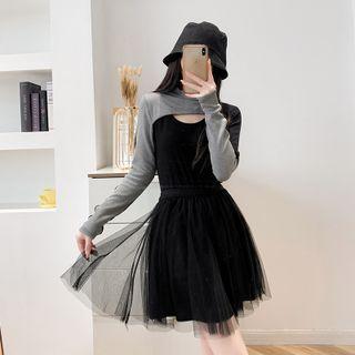 Long-sleeve Mock-neck Two-tone Cutout Top