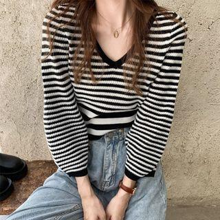 Striped V-neck Cropped Knit Top Stripe - Black - One Size