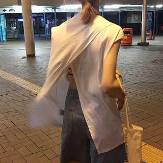 Sleeveless Lettering Slit Back T-shirt