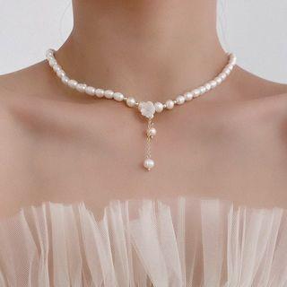 Flower Shell Freshwater Pearl Choker White & Gold - One Size
