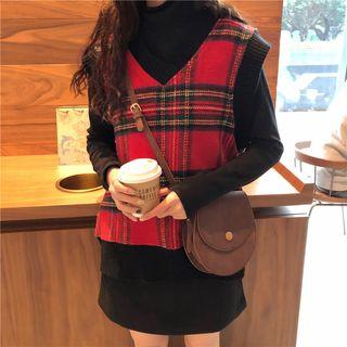 V-neck Gingham Knit Vest / Turtleneck Long-sleeve Top