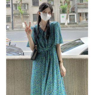 Short-sleeve V-neck Floral Midi A-line Dress Blue Floral - Green - One Size