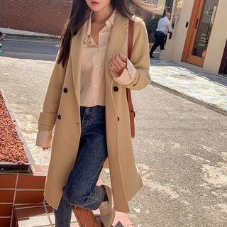Lapelled Buttoned Woolen Coat