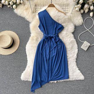 Plain One-shoulder Asymmetrical Hem Sleeveless Dress