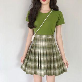 Short-sleeve T-shirt / Pleated Plaid Mini Skirt