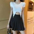 Short-sleeve Cropped T-shirt / Mini A-line Pleated Skirt