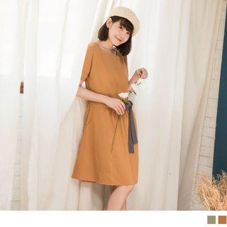 Short Sleeve Round Neck Tie-waist Dress
