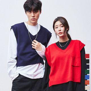 Couple Sleeveless Cropped Colored Knit Top