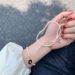 Asymmetric Faux Pearl Flower Pendant Choker